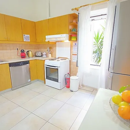 Old Town House Near The بيت للعطل *