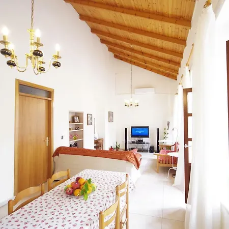 Old Town House Near The Rethymno (Crete)