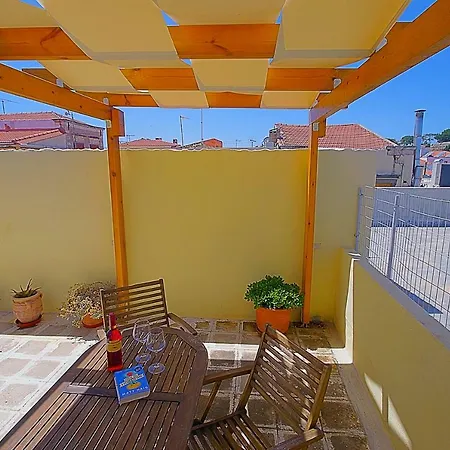 بيت للعطل Old Town House Near The ريثيمنو